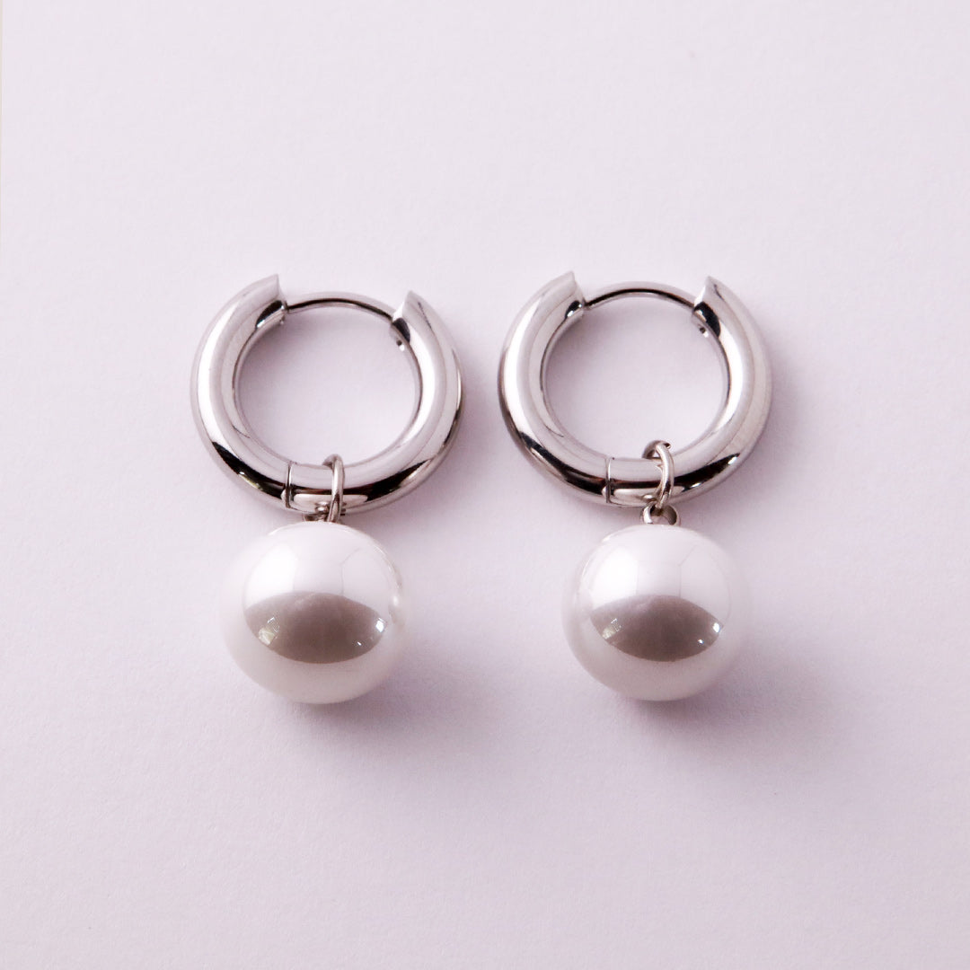 Aretes Candonga con Perla en Acero Inoxidable – Dorado PVD y Plateado