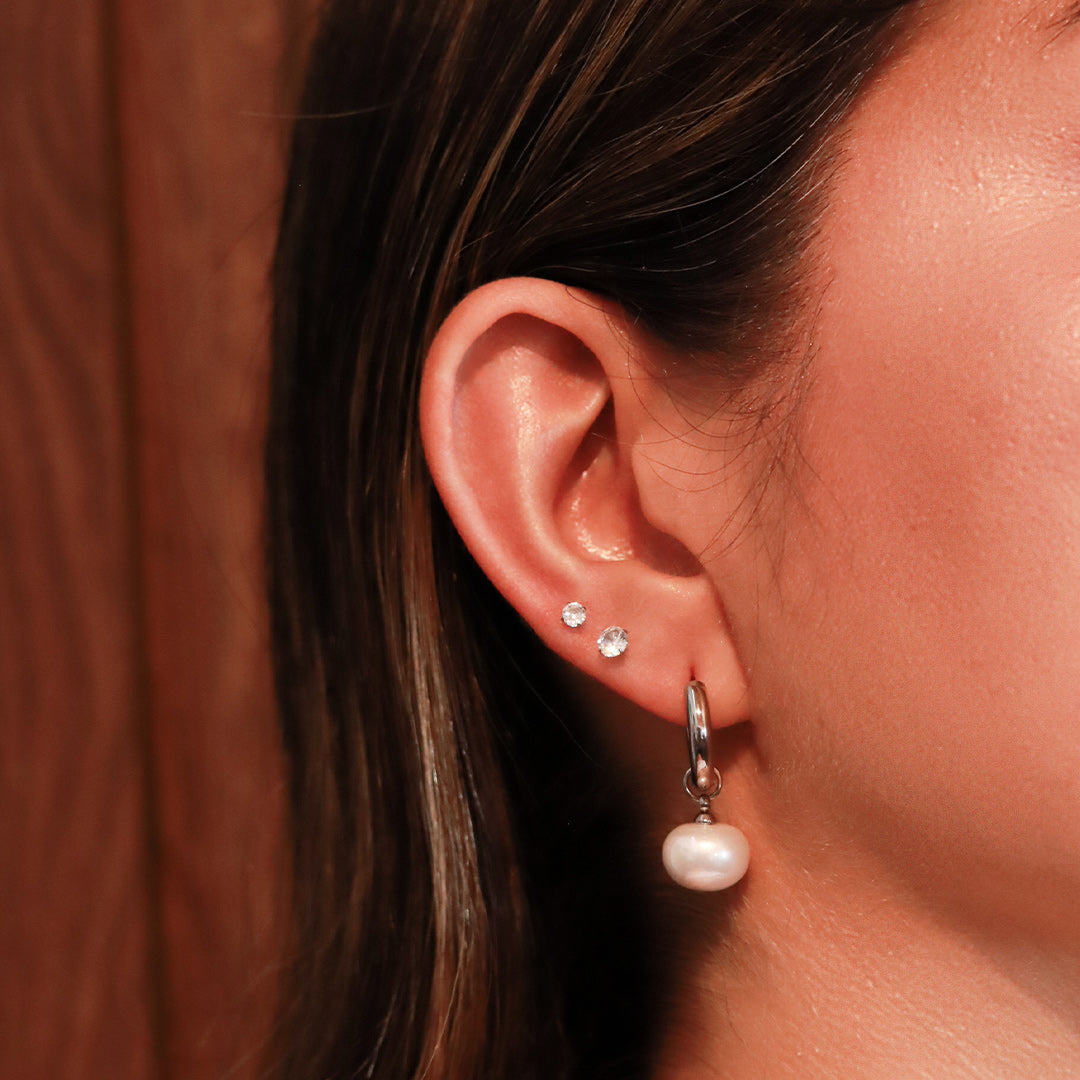 Aretes Candonga con Perla en Acero Inoxidable – Dorado PVD y Plateado