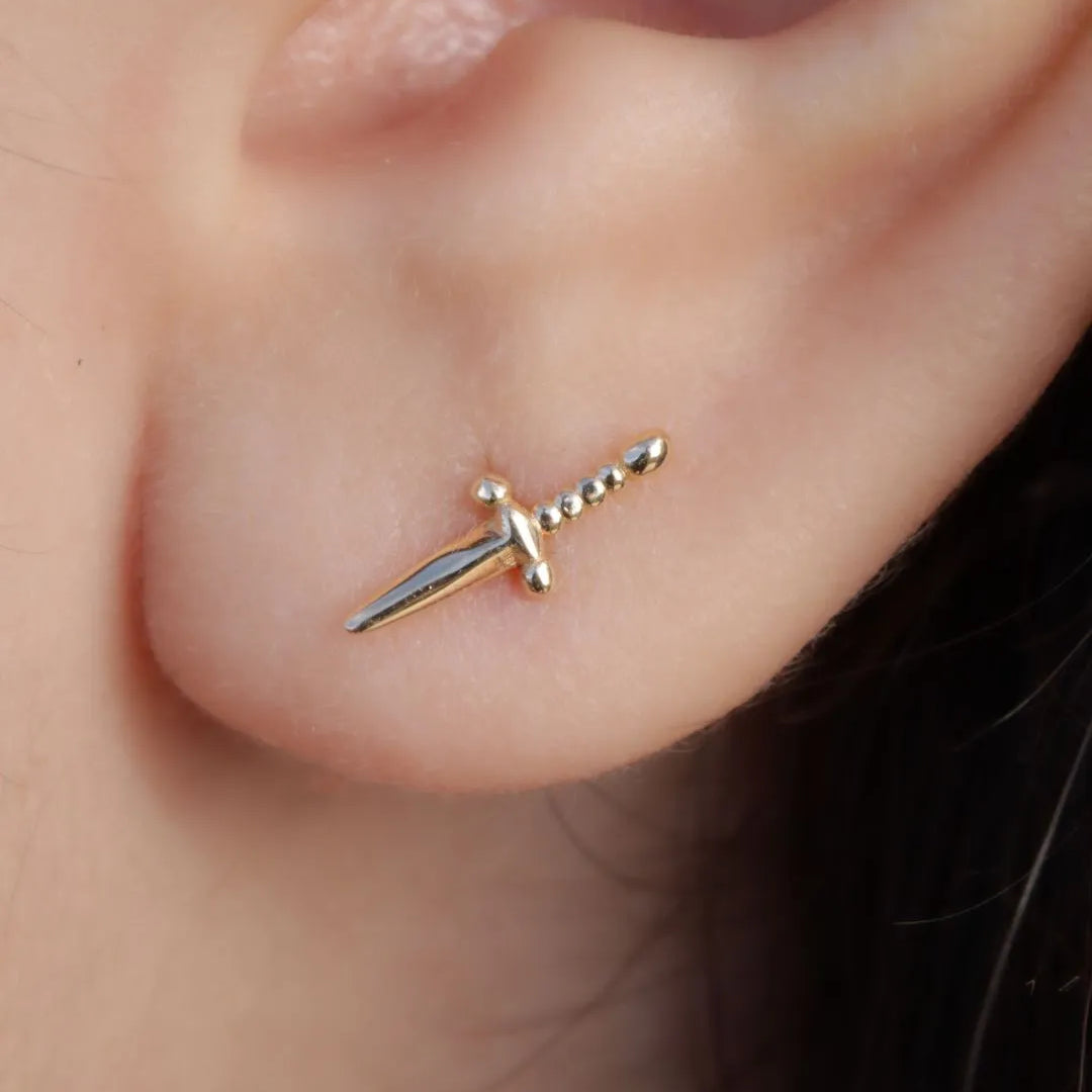 Labret Espada en Oro Sólido 18K