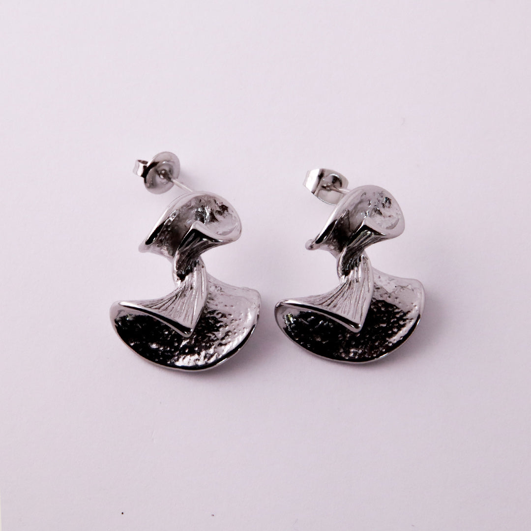 Aretes Plisados Modernos en Acero Inoxidable Plateado