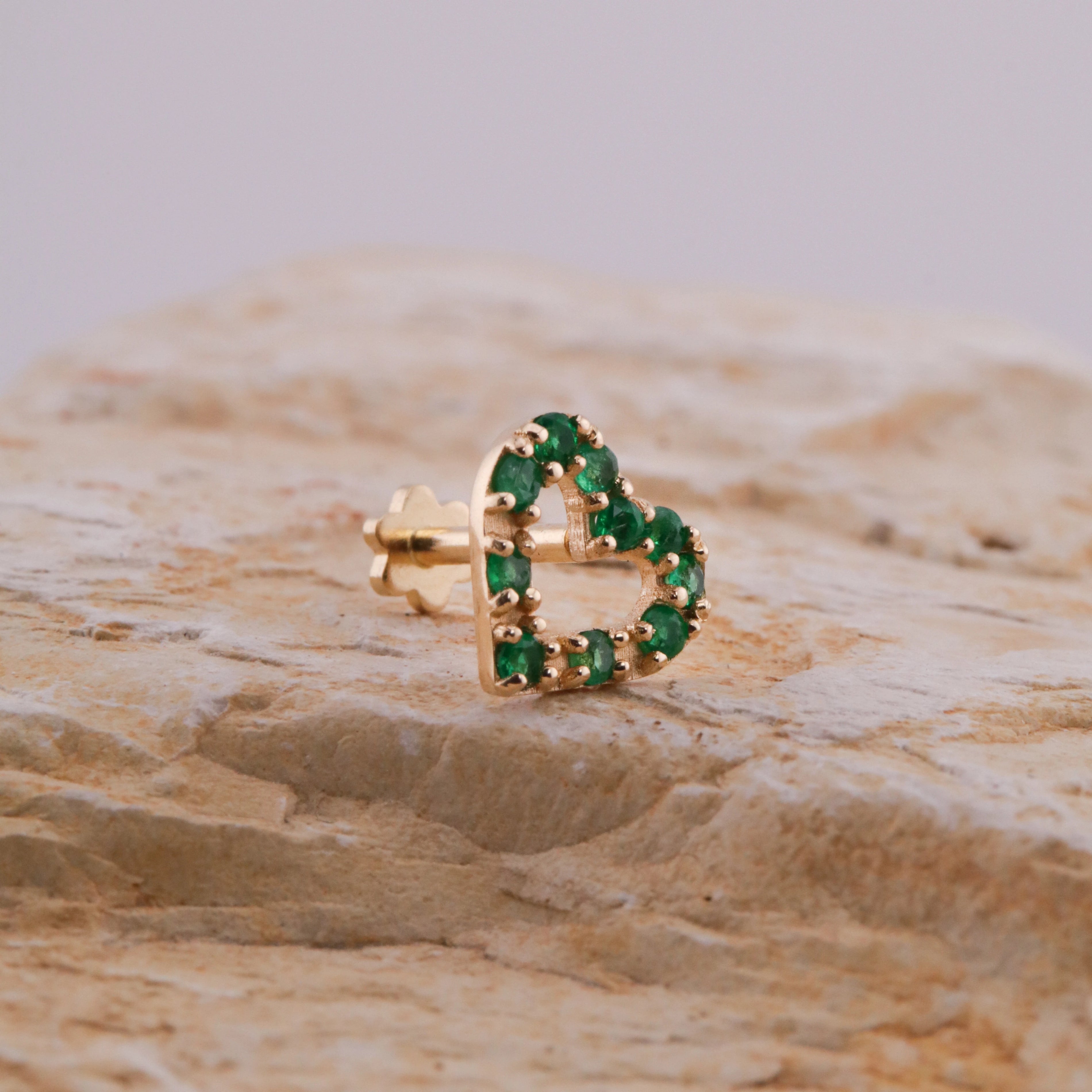 Labret Corazón con Esmeraldas Colombianas en Oro 18K