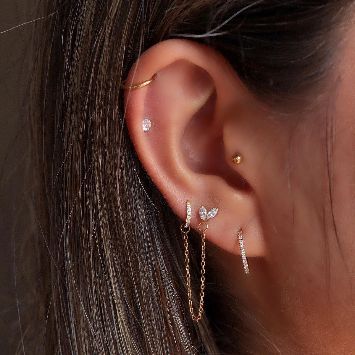 Labret Pétalo con Aro y Cadena en Titanio – Plateado