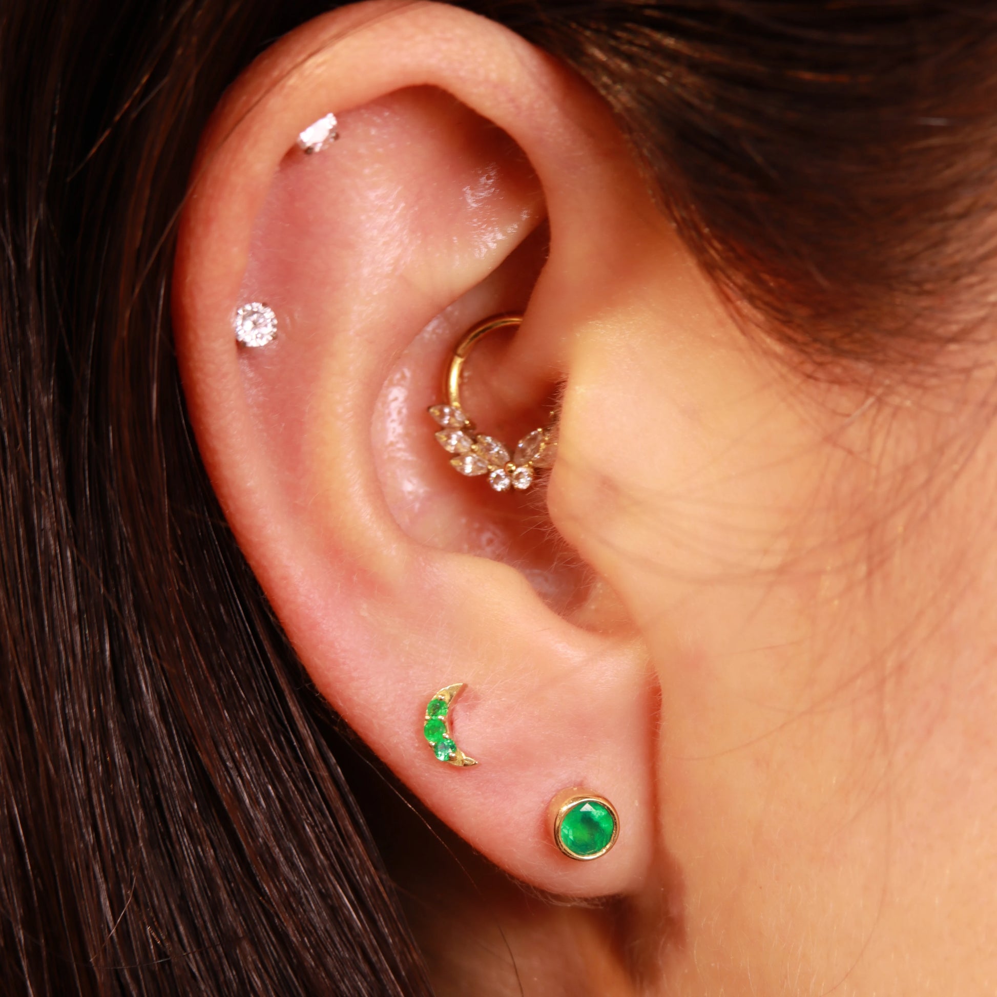 Labret Luna Creciente con Esmeraldas Colombianas en Oro 18K