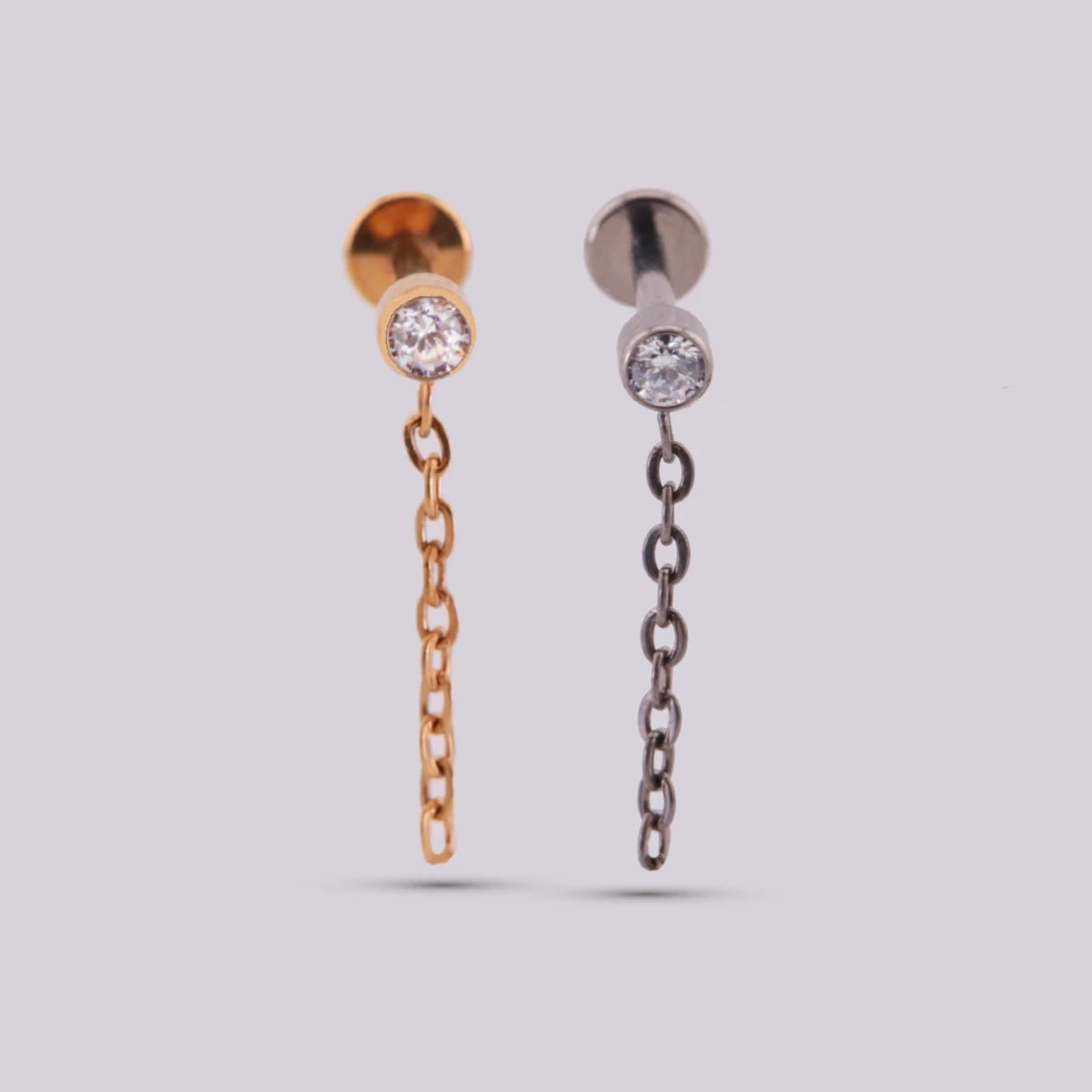 Labret con Cadena Colgante Figaro en Titanio – Plateado y Dorado