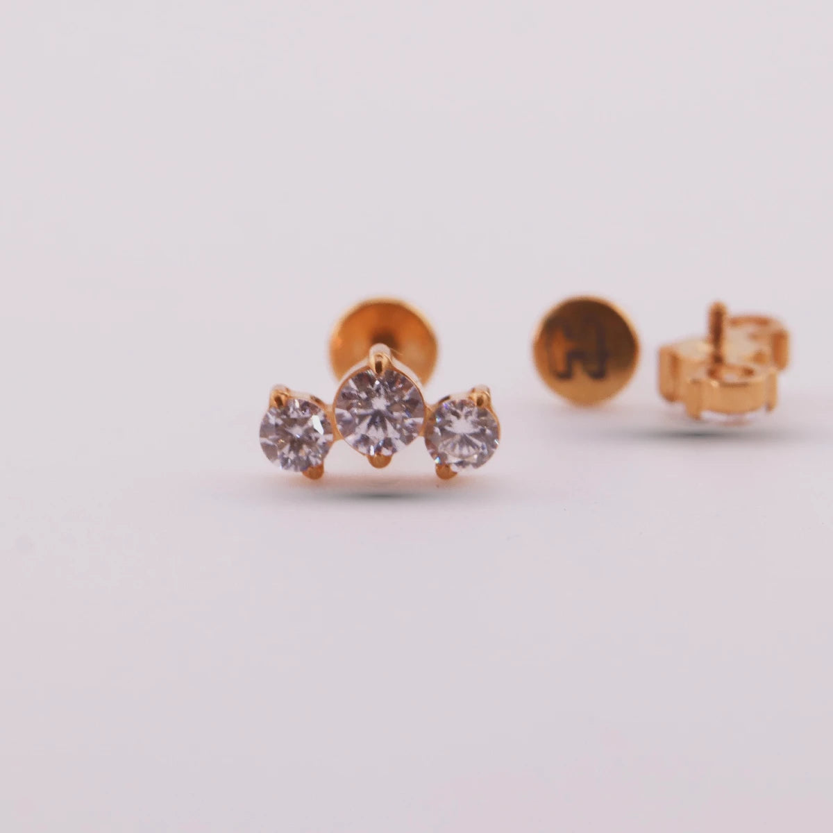 Labret Hydra con Tres Zirconias en Titanio – Dorado / Plateado / Oro rosa