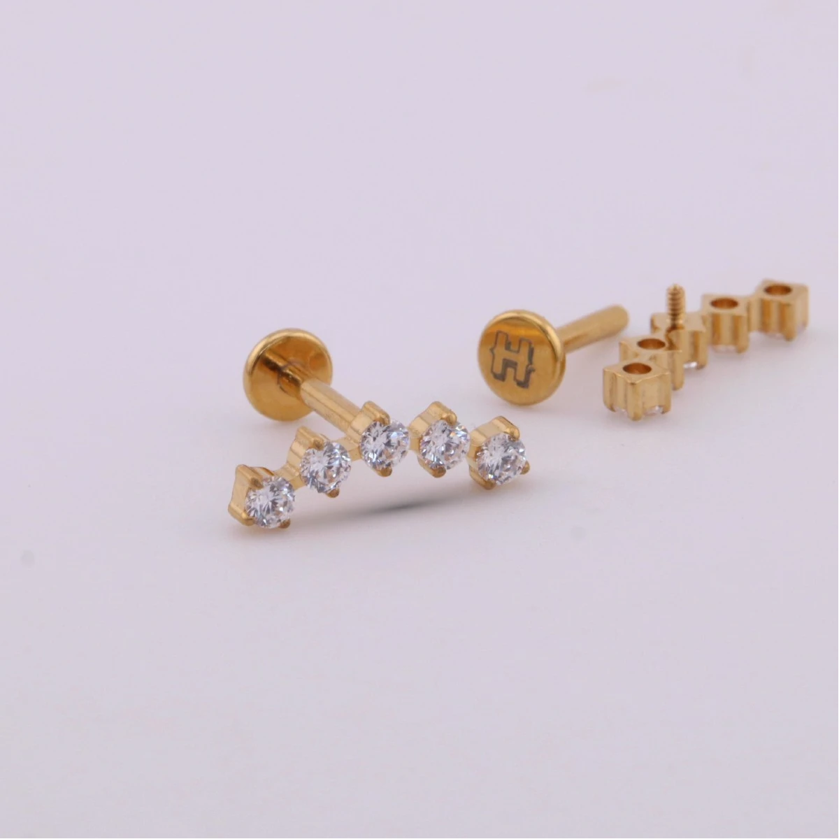 Labret Penta con Zirconias en Titanio